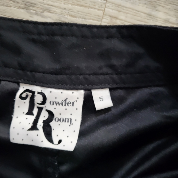 Powder Room running shorts - Picture 5 of 5